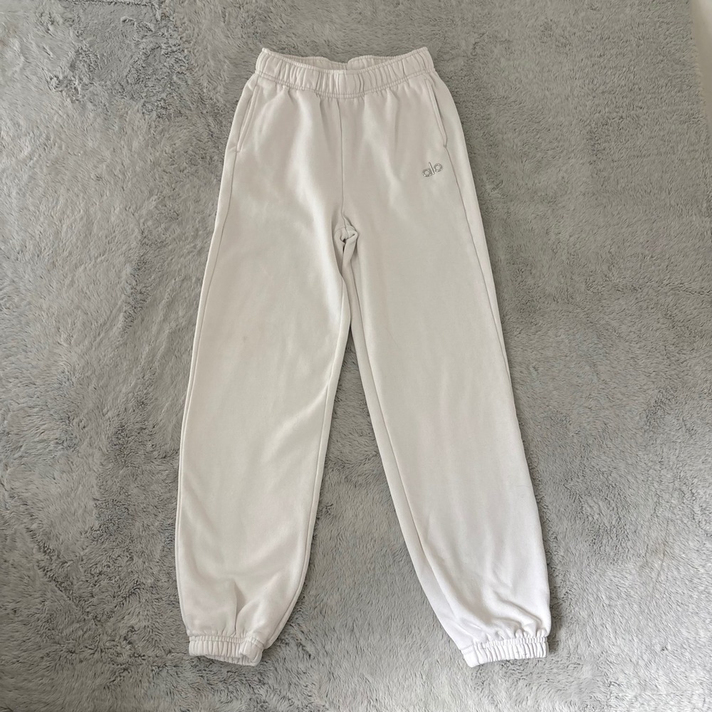 Alo Yoga Accolade Sweatpants Bone White Chrome Logo Joggers XXS Gym Athleisure